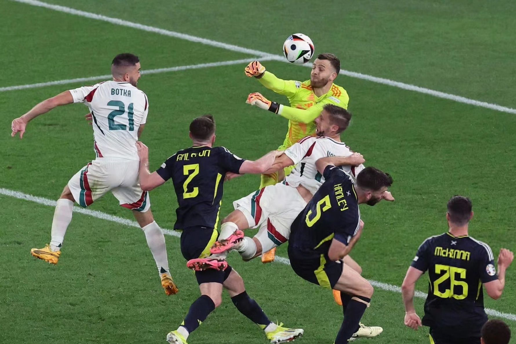 开云APP-关于比赛场面持续搏杀，运动运动体验胜过一切的信息