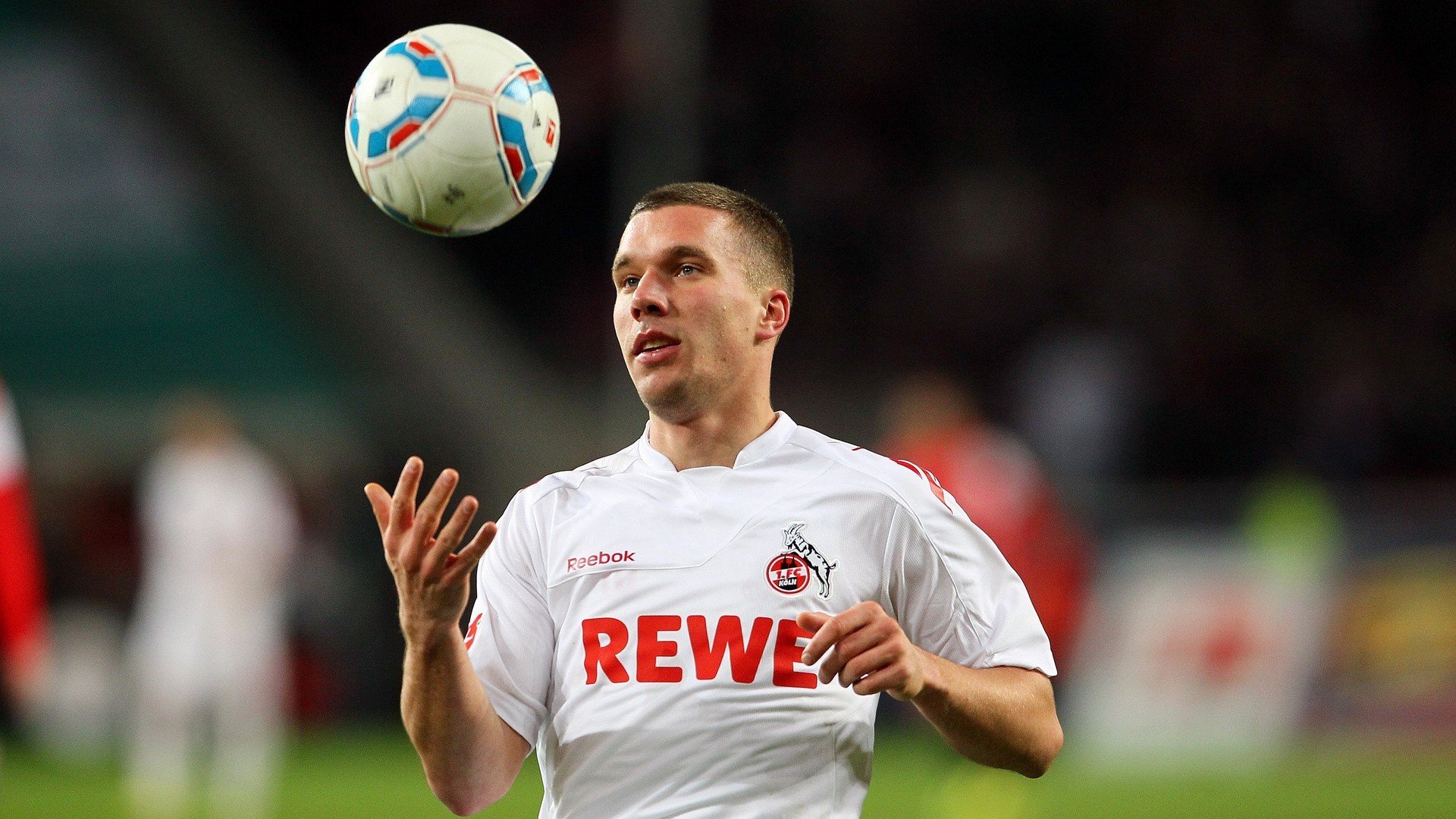 开云平台-F1新赛季揭幕战悬念提前终结？勒沃库森式奇迹能否在赛道上演