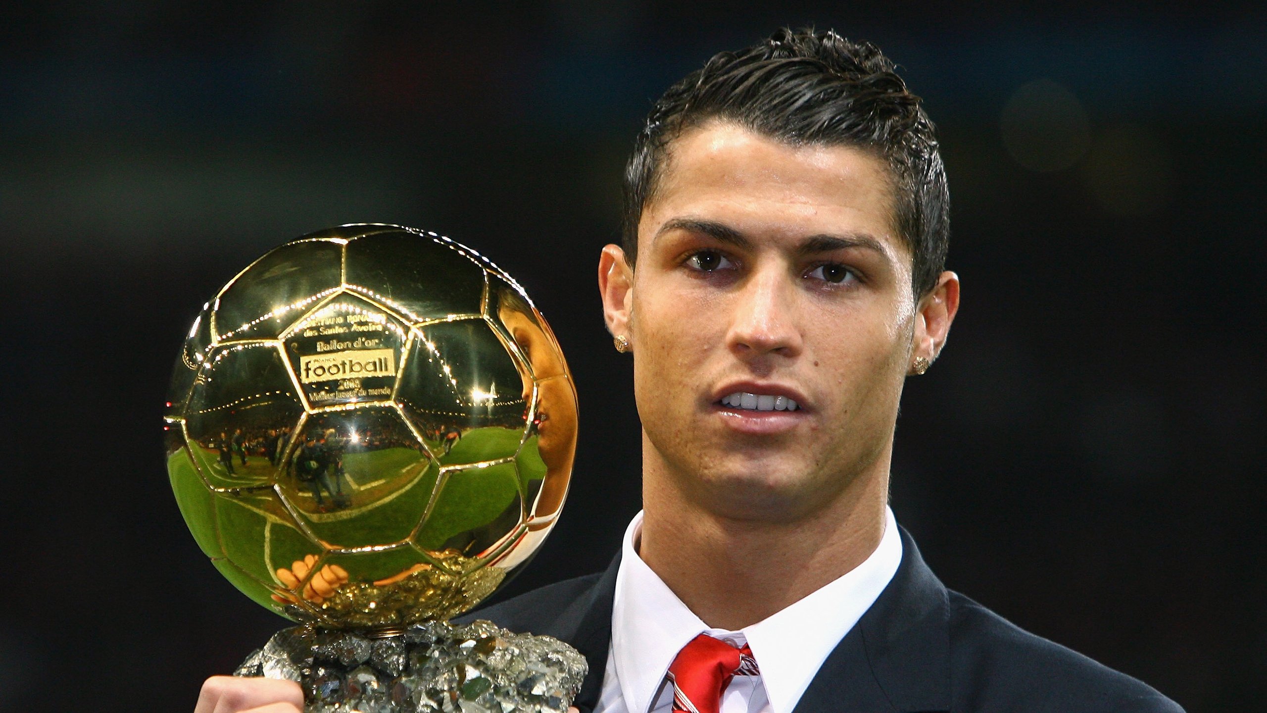 绿茵场上的逆转与球台上的火焰,当英格兰翻盘葡萄牙,奥恰洛夫状态如日中天